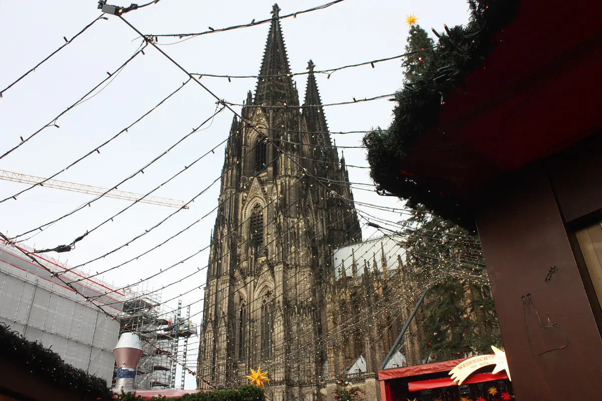 Cologne Cathedral above the market stalls in winter
